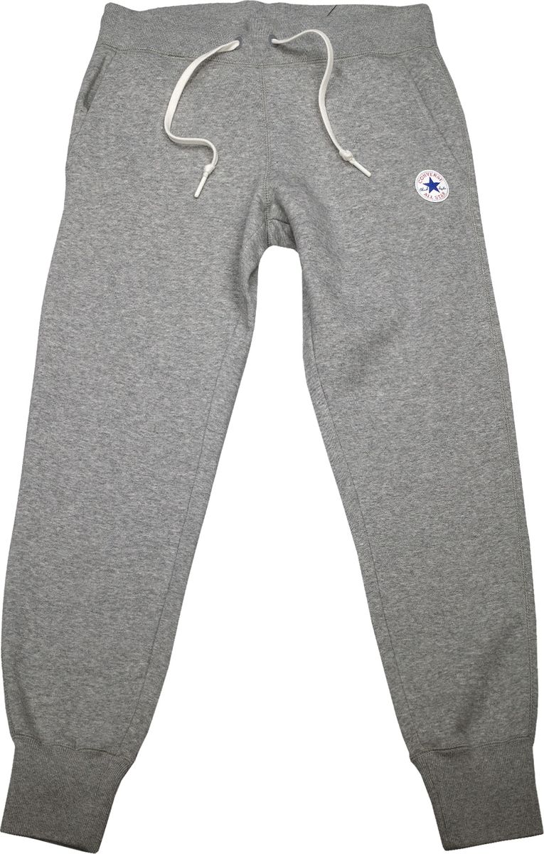 Брюки спортивные женские Converse Core Signature Pant, цвет: серый. 10004546035. Размер M (46)10004546035 Брюки спортивные женские Converse Core Signature Pant, цвет: серый. 10004546035. Размер M (46)10004546035Женские спортивные брюки изготовлены из качественного трикотажа на основе хлопка. Модель на широкой эластичной резинке и шнурке на талии дополнена боковыми карманами. Брючины снизу оформлены широкими резинками. Такие брюки незаменимая вещь в спортивном и летнем гардеробе. Прекрасный выбор для занятий фитнесом или активного отдыха.