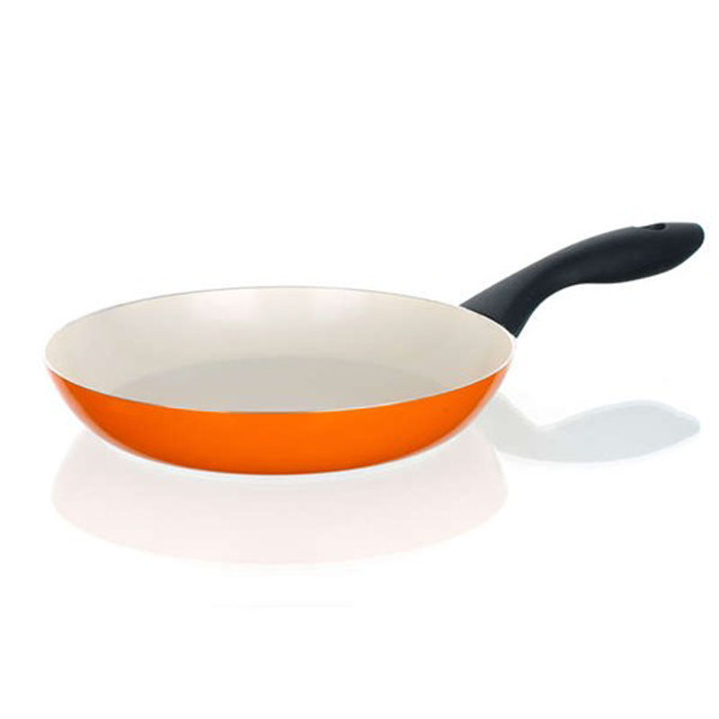 Сковорода Banquet Ceramia, с керамическим покрытием, цвет: оранжевый. Диаметр 24 см40JX24CCOR Сковорода Banquet Ceramia, с керамическим покрытием, цвет: оранжевый. Диаметр 24 см40JX24CCORСковорода имеет 2-х слойное керамическое покрытие кремового цвета. Подходит для всех видов плит, кроме индукционных. Размер 24*4,3 см. Алюминиевый корпус с керамическим 2-х слойным покрытием. Ручка - пластик.