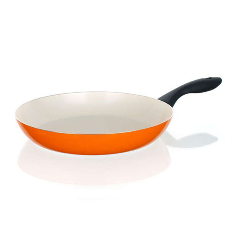 Сковорода Banquet Ceramia, с керамическим покрытием, цвет: оранжевый. Диаметр 28 см40JX28CCOR Сковорода Banquet Ceramia, с керамическим покрытием, цвет: оранжевый. Диаметр 28 см40JX28CCORСковорода имеет 2-х слойное керамическое покрытие кремового цвета. Подходит для всех видов плит, кроме индукционных. Размер 28 см. Алюминиевый корпус с керамическим 2-х слойным покрытием. Ручка - пластик.