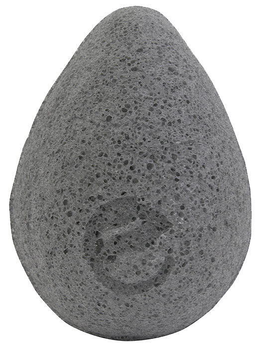 EcoTools Спонж для глубокого очищения лица Complexion Sponge Deep Cleansing1224М EcoTools Спонж для глубокого очищения лица Complexion Sponge Deep Cleansing1224МЧерный спонж конняку с добавлением натурального бамбукового угля предназначен для глубокого очищения комбинированной и склонной к жирности кожи. Деликатно отшелушивает, очищает поры, обновляет эпидермис, обеспечивает коже естественное увлажнение и нормализует pH-баланс. Способствует усилению действия средств для умывания. Используйте ежедневно для достижения наилучшего результата. Спонжи EcoTools изготовлены вручную из 100% натурального сырья - волокон клубней растения Amorphophallus konjac (Аморфофаллус коньяк)(100% vegan) и не содержат в своем составе латекса, искусственных красителей и парфюмерных отдушек. Гипоаллергенно и протестировано дерматологами. Бумажная часть упаковки EcoTools изготовлена из 80% вторично переработанной, на 100% перерабатываемой бумаги (100% tree-free), состоящей из 80% бамбука и 20% хлопка.