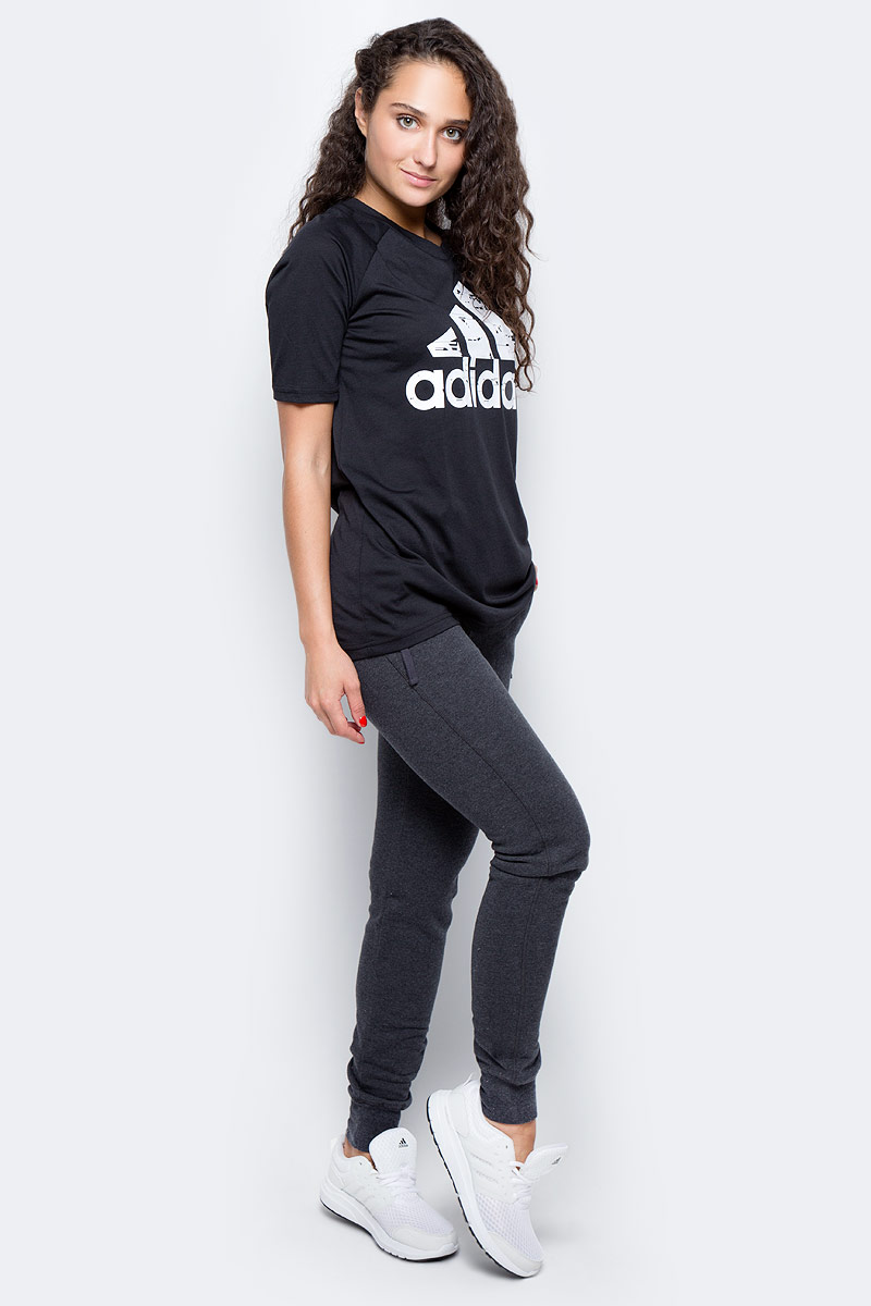 Футболка женская Adidas Sp Id Tee, цвет: черный, белый. BQ9437. Размер L (48/50)BQ9437 Футболка женская Adidas Sp Id Tee, цвет: черный, белый. BQ9437. Размер L (48/50)BQ9437Комфортная женская футболка от Adidas с короткими рукавами и круглым вырезом горловины выполнена из высококачественного материала. Модель дополнена удлиненной спинкой для дополнительного комфорта в течение всего дня и оформлена спереди логотипом бренда.