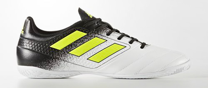 Кроссовки для футзала мужские Adidas ACE 17.4 IN, цвет: черный, белый, желтый. S77100. Размер 10,5 (44)S77100 Кроссовки для футзала мужские Adidas ACE 17.4 IN, цвет: черный, белый, желтый. S77100. Размер 10,5 (44)S77100Контролируй поле. Диктуй правила. Забивай под немыслимым углом. Управляй игрой в ACE. Эти футбольные бутсы с гибким верхом Control Feel обеспечивают прекрасное чувство мяча, делая каждый пас безукоризненным. Созданы для побед на полированных гладких покрытиях.Легкий и гибкий верх Control Feel повторяет форму стопы для абсолютного контроля мяча.Подошва TOTAL CONTROL для маневренности и превосходной устойчивости на полированных гладких покрытиях.