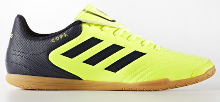 Кроссовки для футзала мужские Adidas Copa 17.4 IN, цвет: желтый, черный. S77151. Размер 11,5 (45)S77151 Кроссовки для футзала мужские Adidas Copa 17.4 IN, цвет: желтый, черный. S77151. Размер 11,5 (45)S77151Футбольные бутсы Adidas Copa 17.4 IN с верхом из синтетических материалов обеспечивают превосходную посадку. Подошва специально разработана для игры на гладких полированных поверхностях.