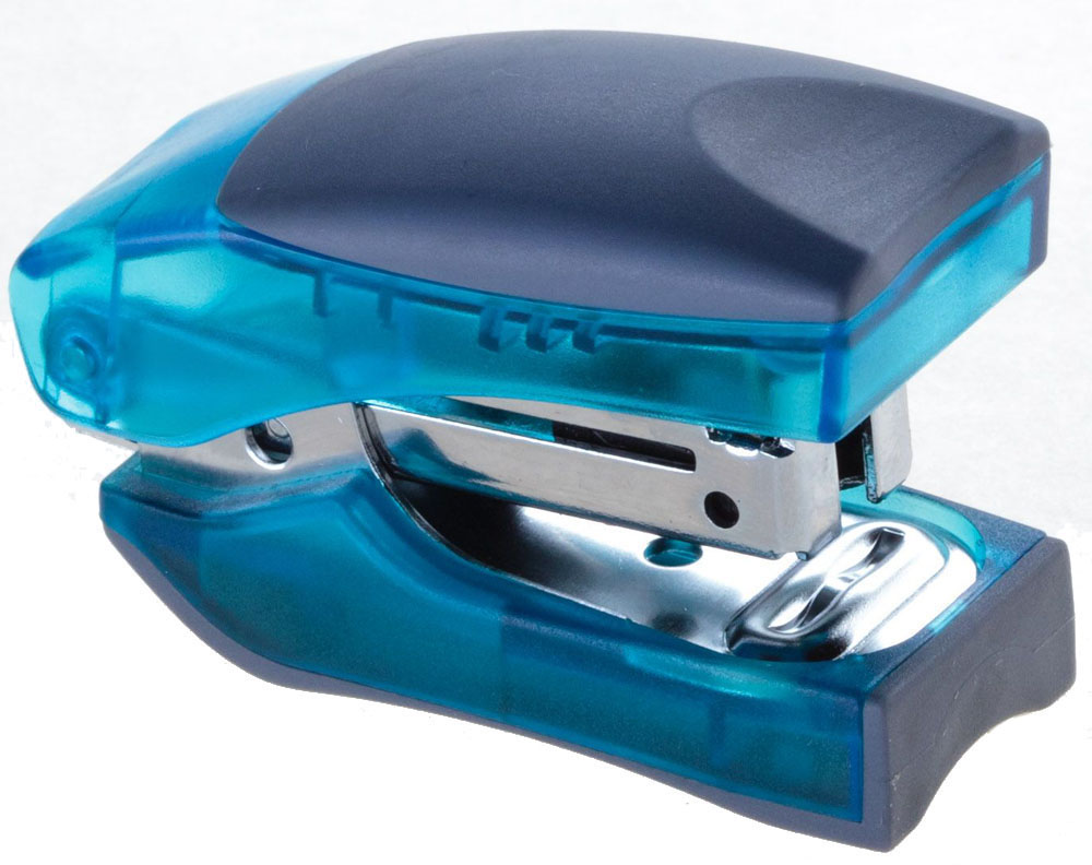 Office Force Stationery Степлер Stand Up Mini цвет синий прозрачный №1030010 Office Force Stationery Степлер Stand Up Mini цвет синий прозрачный №1030010Степлер Office Force Stand Up Mini с эргономичным корпусом и и надежным механизмом. Глубина закладывания бумаги: до 26 мм.Толщина пробивания: до 10 листов бумаги плотностью 80 г/м.Тип и размер применяемых скоб: №10.Вместимость контейнера: до 50 скоб.Режим сшивания листов: закрытый. Материал: пластик, металл.Размер: 61 мм х 35 мм х 24 мм.Прорезиненный упор обеспечивает комфорт при работе. Наличие антистеплера. Компактные размеры позволяют экономить место на рабочем столе. Можно хранить вертикально и горизонтально.