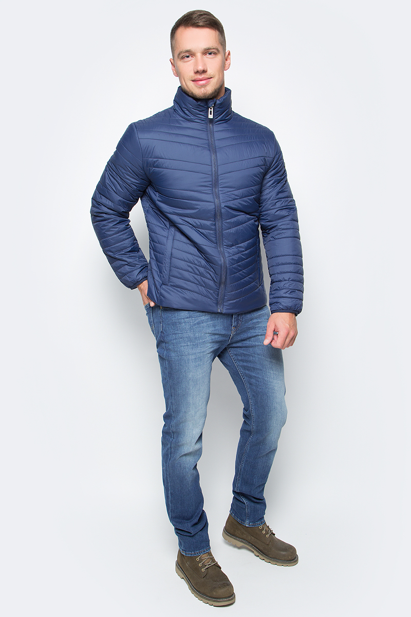 Куртка мужская Baon, цвет: синий. B537522_Soft Saphire. Размер M (48)B537522_Soft Saphire Куртка мужская Baon, цвет: синий. B537522_Soft Saphire. Размер M (48)B537522_Soft SaphireСтильное решение для вашего осеннего гардероба - куртка от Baon с наклонной простежкой. Модель застегивается на молнию. По бокам расположены карманы с молниями, внутри потайной карман на молнии и потайной карман с пуговицей. Объем нижней части изделия регулируется при помощи кулиски с утяжкой. Манжеты изделия эластично присборены, за счет чего создается преграда для холода и ветра.