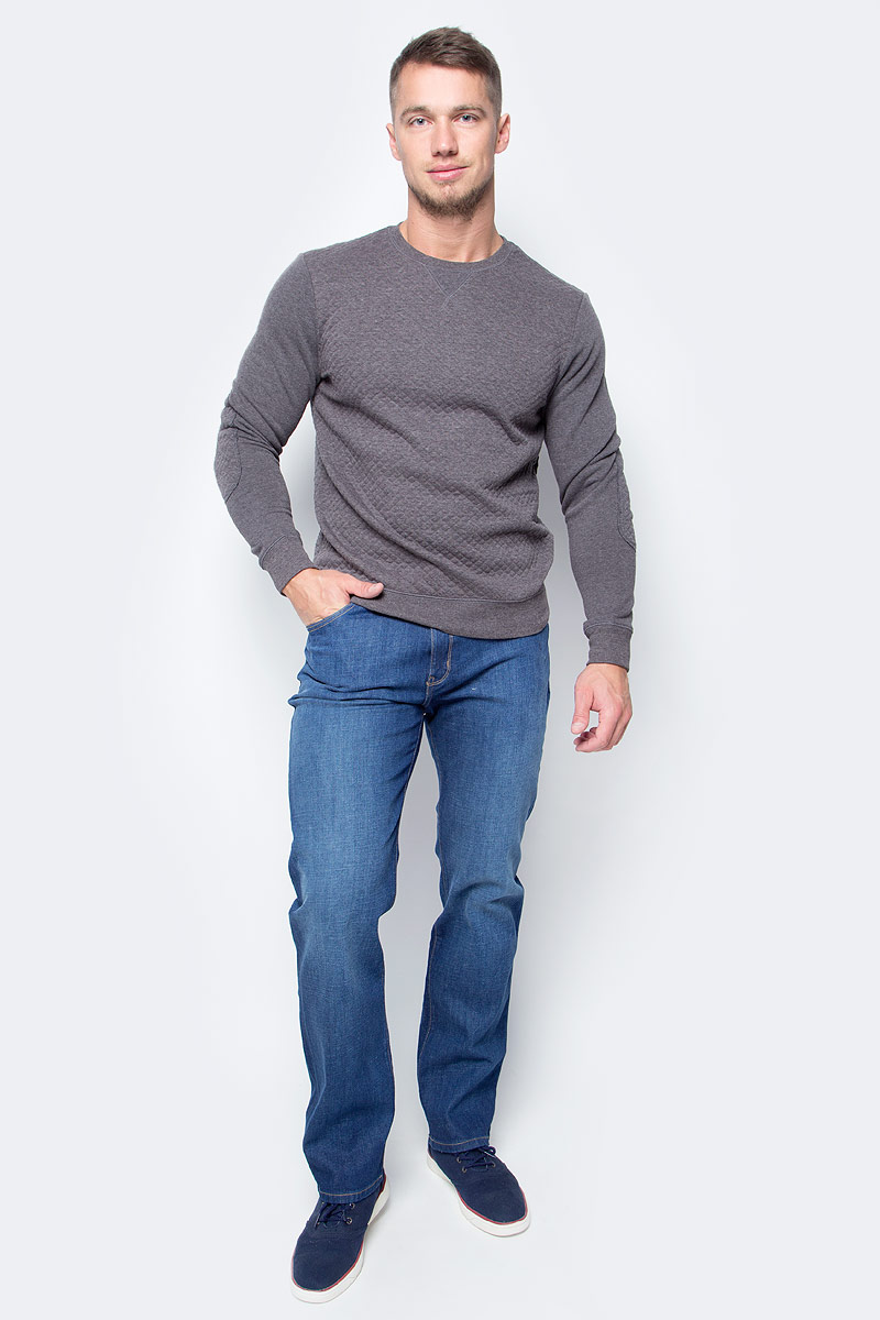 Джинсы мужские Wrangler Arizona, цвет: синий. W12OPQ74Q. Размер 35-32 (50/52-32)W12OPQ74Q Джинсы мужские Wrangler Arizona, цвет: синий. W12OPQ74Q. Размер 35-32 (50/52-32)W12OPQ74QМужские джинсы Wrangler станут отличным дополнением к вашему гардеробу. Джинсы выполнены из эластичного хлопка. Изделие мягкое и приятное на ощупь, не сковывает движения и позволяет коже дышать.Модель на поясе застегивается на металлическую пуговицу и ширинку на металлической застежке-молнии, а также предусмотрены шлевки для ремня. Модель имеет классический пятикарманный крой: спереди расположены два втачных кармана и один маленький кармашек, а сзади - два накладных кармана.Современный дизайн, отличное качество и расцветка делают эти джинсы модным, стильным и практичным предметом мужской одежды. Такая модель подарит вам комфорт в течение всего дня.