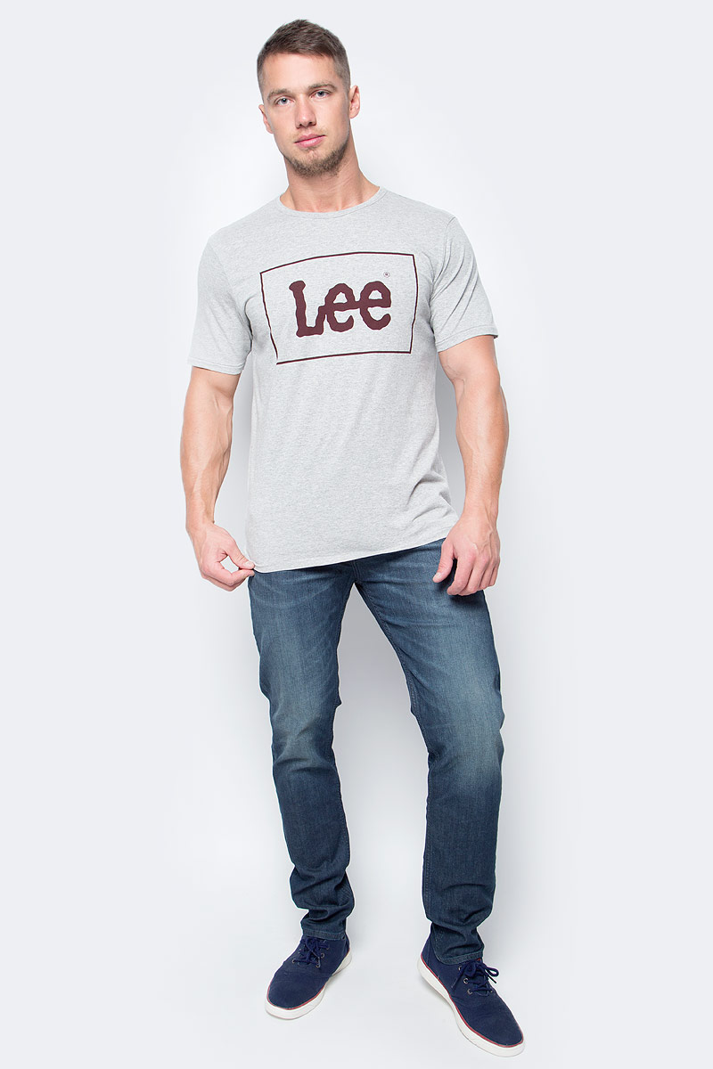 Футболка мужская Lee, цвет: серый. L61UAI37. Размер M (48)L61UAI37 Футболка мужская Lee, цвет: серый. L61UAI37. Размер M (48)L61UAI37Стильная мужская футболка Lee выполнена из хлопка с небольшим добавлением полиэстера. Модель с круглым вырезом горловины и короткими рукавами на груди оформлена названием бренда. Перкрасная вещь для вашего базового гардероба.