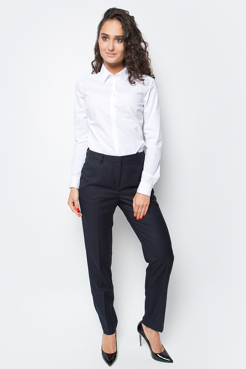 Брюки женские Baon, цвет: синий. B297517_Dark Navy. Размер XL (50)B297517_Dark Navy Брюки женские Baon, цвет: синий. B297517_Dark Navy. Размер XL (50)B297517_Dark NavyЭлегантные женские брюки от Baon со стрелками выполнены из высококачественного материала с добавлением вискозы. Модель классического кроя в поясе застегивается на брючный крючок и имеет ширинку на молнии, дополнена шлевками для ремня. Брюки по бокам дополнены втачными карманами со скошенными краями, сзади – ложными карманами.