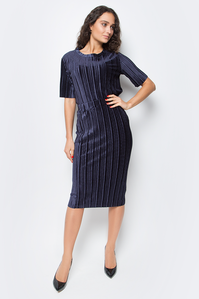 Юбка Baon, цвет: темно-синий. B477525_Dark Navy. Размер M (46)B477525_Dark Navy Юбка Baon, цвет: темно-синий. B477525_Dark Navy. Размер M (46)B477525_Dark NavyСочетание лаконичного кроя и роскошного материала - залог успеха этого изделия. Юбка от Baon, выполненная из бархата с рельефной фактурой, станет украшением вашего вечернего гардероба. Модель имеет прямой крой и эластичный пояс, дополненный вставкой-резинкой.