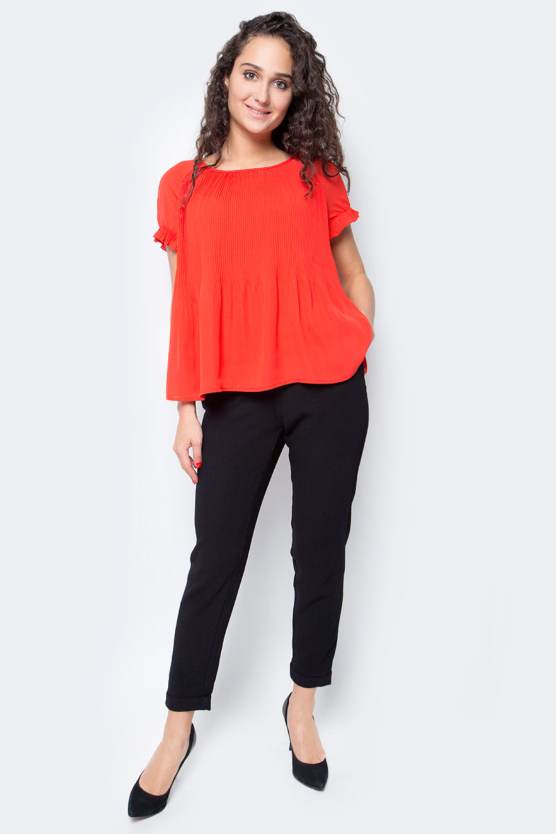 Блузка женская Vero Moda, цвет: красный. 10185884_Flame Scarlet. Размер S (42/44)10185884_Flame Scarlet Блузка женская Vero Moda, цвет: красный. 10185884_Flame Scarlet. Размер S (42/44)10185884_Flame ScarletБлузка женская Vero Moda с круглым вырезом горловины и короткими рукавами сзади завязывается на завязки.