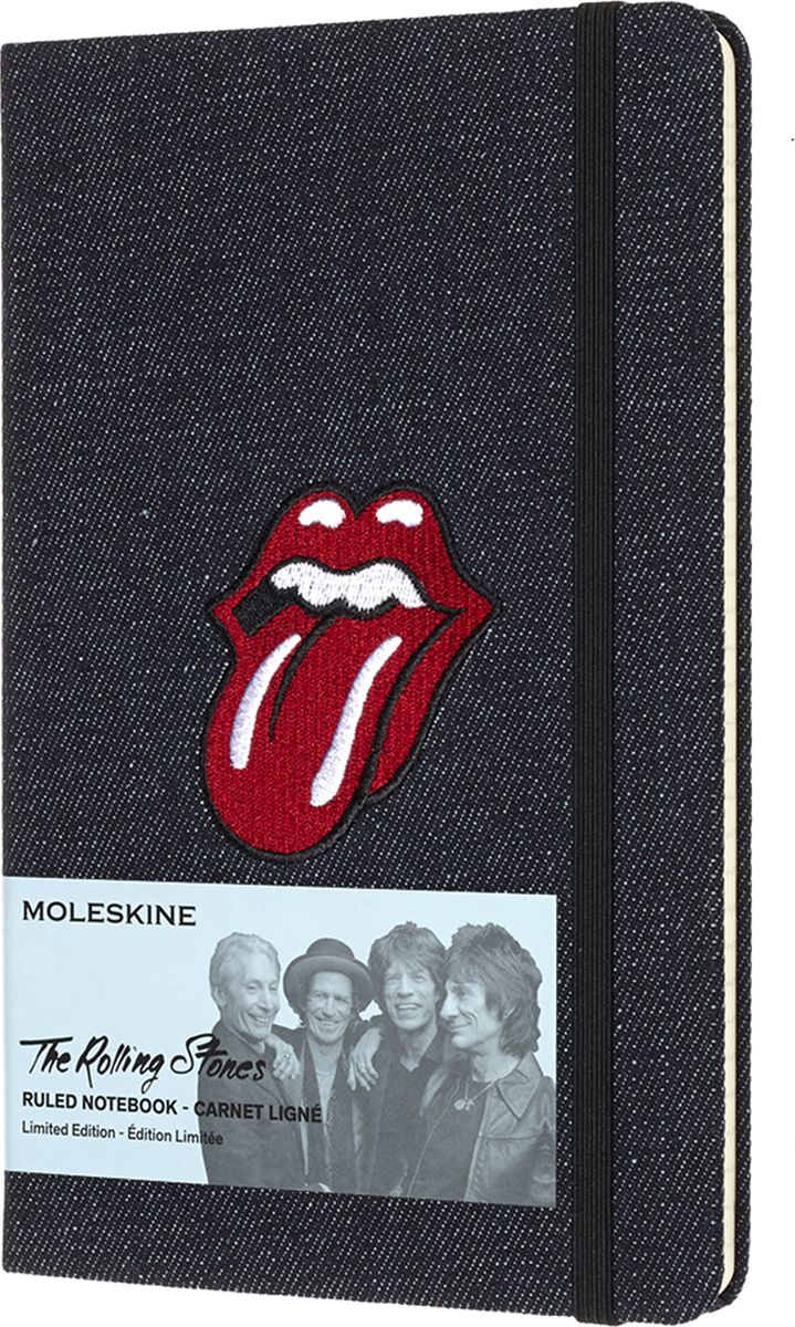 Moleskine Записная книжка Rolling Stones 120 листов в линейку цвет черный деним485667 Moleskine Записная книжка Rolling Stones 120 листов в линейку цвет черный деним485667Культовая, мятежная группа, которая нашла в себе смелость задать скандально новый тон для целого поколения. Rolling Stones - это живая легенда, ставящая под сомнение любые категории и определения.Записная книжка Moleskine серии Rolling Stones Limited Edition посвящена знаменитой музыкальной группе, которая стала символом не только нового музыкального жанра, но и сформировала стиль жизни целого поколения.Обложка записной книжки содержит легендарную эмблему группы со знаменитым языком, а фактура джинс вдохновлена экстравагантным гардеробом Мика Джаггера. Мгновенно узнаваемая, неподвластная времени, открытая для нестандартных мыслей и идей - ваша записная книжка Moleskine серии Rolling Stones.