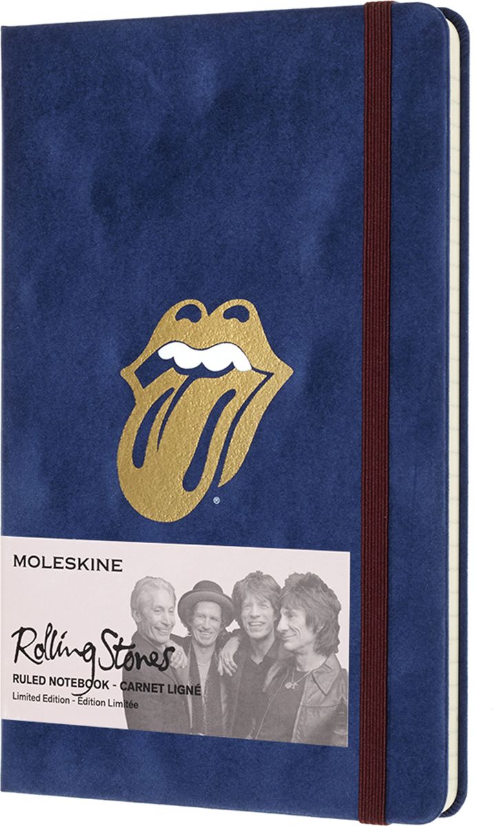 Moleskine Записная книжка Rolling Stones Large 120 листов в линейку цвет синий485759 Moleskine Записная книжка Rolling Stones Large 120 листов в линейку цвет синий485759Культовая, мятежная группа, которая нашла в себе смелость задать скандально новый тон для целого поколения. Rolling Stones - это живая легенда, ставящая под сомнение любые категории и определения.Записная книжка Moleskine серии Rolling Stones Limited Edition посвящена знаменитой музыкальной группе, которая стала символом не только нового музыкального жанра, но и сформировала стиль жизни целого поколения.Обложка записной книжки содержит легендарную эмблему группы со знаменитым языком, а фактура из бархата вдохновлена экстравагантным гардеробом Мика Джаггера. Мгновенно узнаваемая, неподвластная времени, открытая для нестандартных мыслей и идей - ваша записная книжка Moleskine серии Rolling Stones.