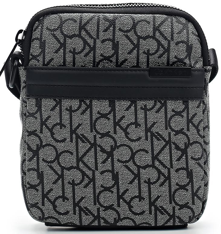 Сумка мужская Calvin Klein Jeans, цвет: серый. K50K502879/50K50K502879/50 Сумка мужская Calvin Klein Jeans, цвет: серый. K50K502879/50K50K502879/50Стильная сумка Calvin Klein Jeans выполнена из искусственной кожи.Изделие содержит одно внутреннее отделение, закрывающееся на застежку-молнию. Внутри сумки размещен один карман-прорезь, снаружи - накладной карман. Сумка оснащена плечевым ремнем регулируемой длины. Оформлена модель металлическим логотипом бренда.