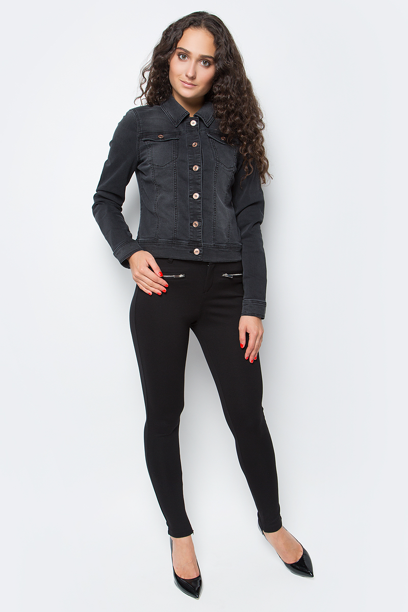 Куртка джинсовая женская Only, цвет: синий. 15138606_Black Denim. Размер 42 (48)15138606_Black Denim Куртка джинсовая женская Only, цвет: синий. 15138606_Black Denim. Размер 42 (48)15138606_Black DenimСтильная женская джинсовка Only разнообразит ваш повседневный гардероб. Укороченная модель прямого кроя с отложным воротничком выполнена из высококачественного эластичного материала и застегивается на пуговицы. Манжеты длинных рукавов также дополнены пуговицей. На полочке расположены два втачных кармана с клапанами на пуговицах. Модель подойдет для прогулок и дружеских встреч и будет отлично сочетаться с джинсами и брюками, а также гармонично смотреться с юбками. Мягкая ткань на основе полиэстера и эластана приятна на ощупь и комфортна в носке.