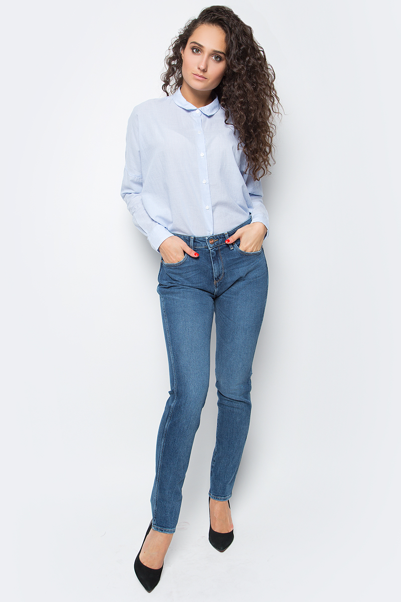 Джинсы женские Wrangler Boyfriend, цвет: синий. W27M70016. Размер 26-30 (42-30)W27M70016 Джинсы женские Wrangler Boyfriend, цвет: синий. W27M70016. Размер 26-30 (42-30)W27M70016Женские джинсы Wrangler станут отличным дополнением к вашему гардеробу. Джинсы выполнены из эластичного хлопка. Изделие мягкое и приятное на ощупь, не сковывает движения и позволяет коже дышать.Модель зауженного кроя на поясе застегивается на металлическую пуговицу и ширинку на металлической застежке-молнии, а также предусмотрены шлевки для ремня. Модель имеет классический пятикарманный крой: спереди расположены два втачных кармана и один маленький кармашек, а сзади - два накладных кармана.Современный дизайн, отличное качество и расцветка делают эти джинсы модным, стильным и практичным предметом мужской одежды. Такая модель подарит вам комфорт в течение всего дня.