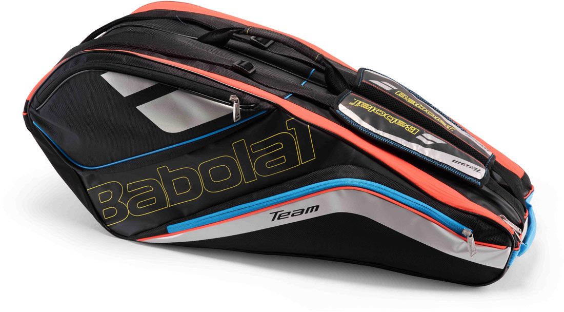 Чехол Babolat Team Line, на 8 бадминтонных ракеток751150 Чехол Babolat Team Line, на 8 бадминтонных ракеток751150Чехол Babolat Team Line предназначен для восьми теннисных ракеток для тех спортсменов, которым нужен качественный чехол оптимального размера и надежной защитой всего содержимого.Чехол разработан специально для игроков высокого уровня, он имеет новую структуру и материалы с большим количеством различных функций, собранных в свежем и инновационном внешнем виде. Сумка включает в себя два основных отделения, которые могут вместить до восьми ракеток. Четыре внешних кармана на молнии с обеих сторон полезны для хранения личных вещей и аксессуаров для ракетки. Также чехол имеет съемные и регулируемые плечевые ремни для ношения на спине как рюкзак, функциональную и удобную ручку для переноски в руке. Размеры: 76 х 35 х 30 см.