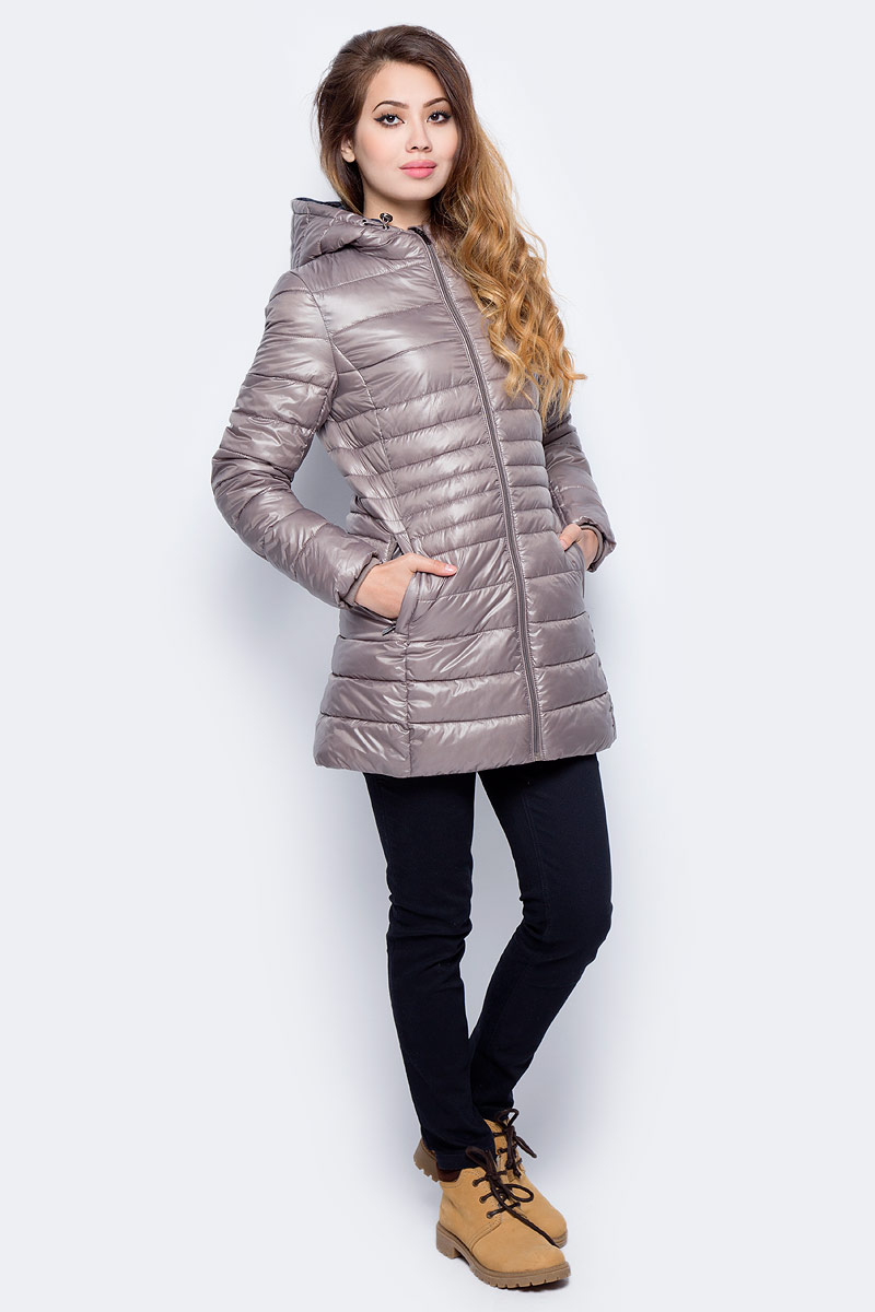 Куртка женская Sela, цвет: темно-бежевый. Cp-126/1008-7311. Размер L (48)Cp-126/1008-7311 Куртка женская Sela, цвет: темно-бежевый. Cp-126/1008-7311. Размер L (48)Cp-126/1008-7311Стеганая куртка от Sela выполнена из курточной ткани с утеплителем из синтепона. Удлиненная модель полуприлегающего кроя с втачным капюшоном застегивается на молнию, по бокам имеются втачные карманы.