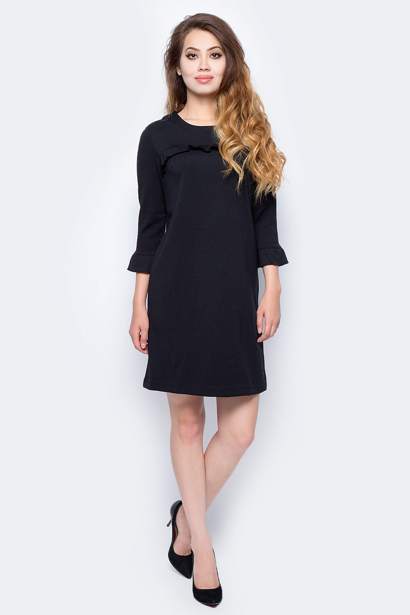 Платье Sela, цвет: черный. DK-117/1209-7341. Размер XS (42)DK-117/1209-7341 Платье Sela, цвет: черный. DK-117/1209-7341. Размер XS (42)DK-117/1209-7341Стильное платье от Sela выполнено из вискозного материала. Модель выше колен прямого силуэта с рукавами 3/4 на груди оформлено рюшей. Рукава декорированы оборками.