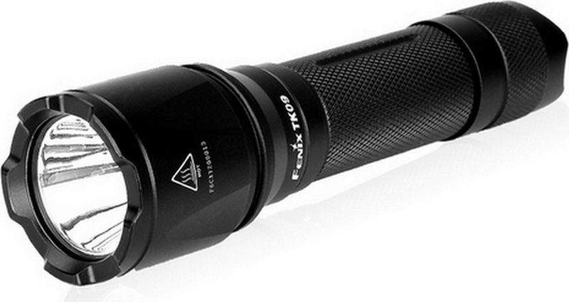 Фонарь ручной Fenix TK09 2016, цвет: черныйTK092016 Фонарь ручной Fenix TK09 2016, цвет: черныйTK092016Описание фонаря Fenix TK09 XP-L HI LED:Fenix TK09 2016 использует один из наиболее совершенных в наше время светодиодов - Cree XP-L (класса HI). Он позволяет получить освещение яркостью вплоть до 900 люмен. А работоспособность такого диода сохраняется на протяжении 50 000 часов использования. Всего фонарь работает в четырех режимах, предполагающих три уровня яркости и один дополнительный режим для подачи сигналов светом и использования в тактических целях. Режим High — наиболее яркий из них и дает 900 люмен света, который распространяется вдаль на 310 метров. Следующий за ним режим — это Mid, предоставляющий 450 люмен. Наименее яркий — режим Low, дающий свет яркостью 50 люмен. Стробоскоп в данной модели светит с яркостью порядка 900 люмен и пиковой интенсивностью 24 000 cd.Модель TK09 2016 работает с аккумуляторами формата 18650, предпочтительно фирменного производства, поскольку их качество известно. С фирменным элементом питания на 3400 мАч, он проработает от почти полутора часов в наиболее энергозатратном режиме, до 37 часов — в экономном. Помимо того, допускается использование батареек CR123A или сходных с ними по размеру аккумуляторов 16340 LiFePO4 на 3,2V. Устанавливать батарейки и аккумуляторы других типов запрещено.В фонарик встроены механизмы защиты от наиболее популярных причин неполадок. Так, TK09 2016 не будет перегреваться во время работы, при установке аккумуляторов неправильно не возникнет короткого замыкания. Также важно, что специальный драйвер постоянно стабилизирует напряжение, вследствие чего, свет не становится более тусклым в процессе постепенной разрядки аккумуляторов.Кнопка для включения и управления фонарем, в модели TK09 2016 всего одна и находится в торце корпуса. Это переключатель прямого нажатия, который обеспечивает как мгновенный доступ к свету, так и включение в постоянном режиме. Однако в памяти фонаря выбранная яркость не сохраняется, поэтому TK09 2016 каждый раз включается с яркостью 900 люмен.Этот фонарь вполне можно использовать не только в обычных туристических целях, но и в ситуациях, требующих от него особенной надежности. В том числе, он подойдет охотникам, охранникам и служащих различных спецподразделений. Корпус фонаря — алюминиевый. К тому же, он полностью изолирован от проникания внутрь и воздействия воды. Fenix TK09 2016 сможет работать в любую погоду, выдержит случайные удары о другие предметы или падение на камни с высоты двух метров. Он небольшой по размерам и достаточно легкий, чтобы держать такой фонарь всегда под рукою и использовать по мере необходимости.Особенности:светоотдача до 900 люмен;четыре режима освещения;тактическая кнопка в хвосте фонаря;многоуровневая защита от негативных факторов;совместимость со многими аксессуарами;возможность освещать территорию на 310 метров;фонарь весит без аккумулятора 105 грамм;оболочка фонаря изготовлена из алюминия;фонарь полностью водонепроницаемый;используется драйвер для стабилизации яркости.Гарантия: Каждый экземпляр фонарей Fenix TK09 2016 продается с гарантией на 5 лет их эксплуатации.