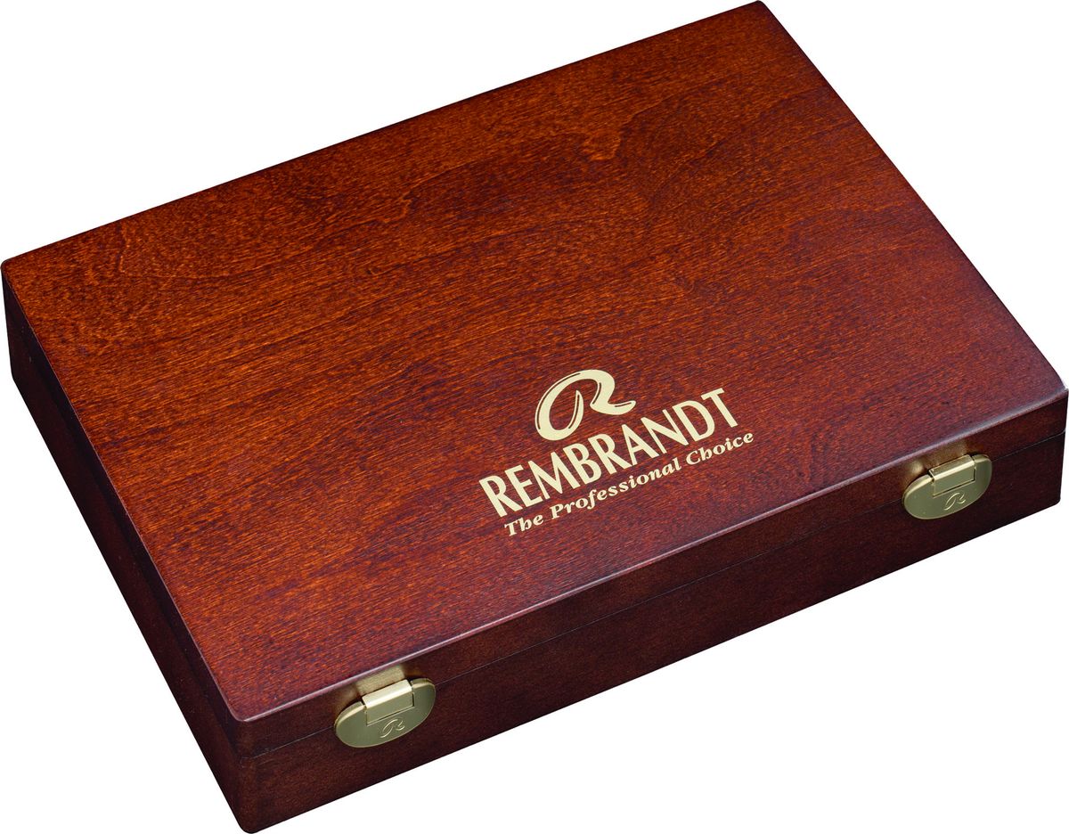 Royal Talens Набор пастели Rembrandt Люкс Портрет 60 цветов31814160 Royal Talens Набор пастели Rembrandt Люкс Портрет 60 цветов31814160Профессиональная сухая пастель Rembrandt – это высококачественная серия сухой пастели как для профессионалов, так и для художников-любителей. Пастель Rembrandt производится из чистейших пигментов с великолепным по качеству закрепителем из каолиновой глины, имеет высокий уровень светостойкости, хорошо ложится на бумагу практически любого типа, мелки не крошатся и не ломаются. Максимальная концентрация пигмента способствует оптимальной интенсивности цвета.