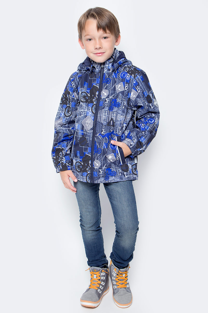 Куртка для мальчика Huppa Jody, цвет: темно-синий, синий, серый. 17000004-72286. Размер 14017000004-72286 Куртка для мальчика Huppa Jody, цвет: темно-синий, синий, серый. 17000004-72286. Размер 14017000004-72286Куртка с подкладкой для мальчика Huppa c длинными рукавами, воротником-стойкой и съемным капюшоном, выполнена из высококачественного водонепроницаемого и ветрозащитного материала на основе полиэстера. Модель застегивается на застежку-молнию с защитой подбородка спереди. Изделие имеет два прорезных кармана на застежках-молниях. Манжеты рукавов собраны на внутренние резинки. Модель оформлена оригинальным контрастным принтом. На изделии имеются светоотражательные элементы для безопасности в темное время суток.