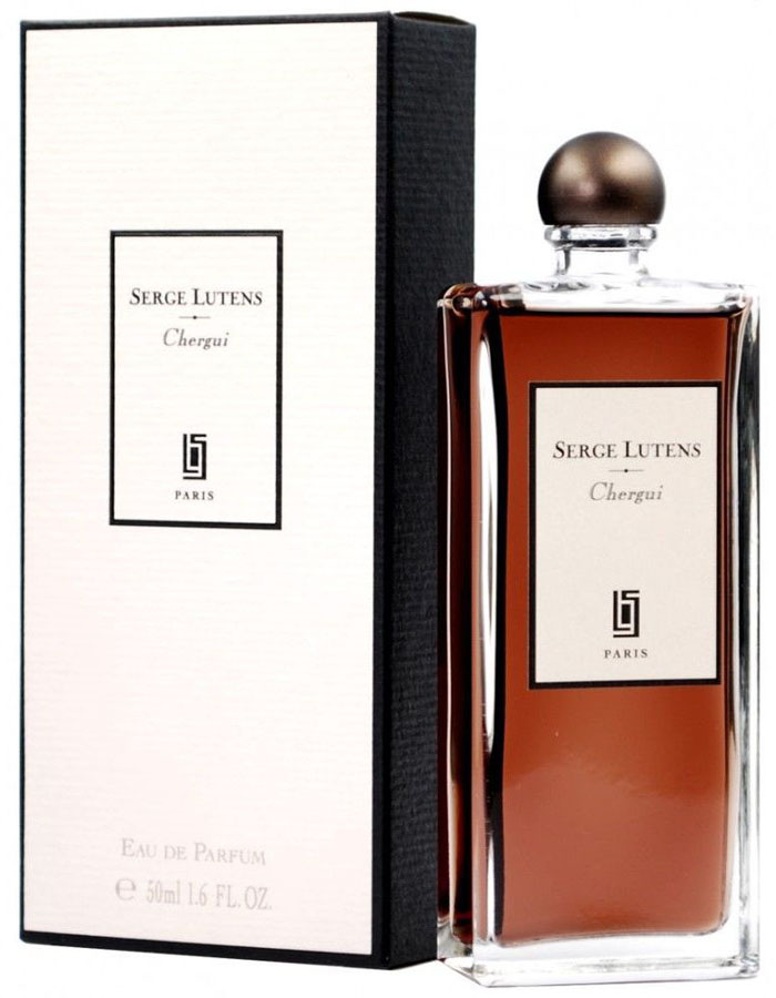 Serge Lutens Chergui Парфюмерная вода, 50 мл964215 Serge Lutens Chergui Парфюмерная вода, 50 мл964215Serge Lutens Chergui – универсальный восточно-пряный аромат. Это воплощение горячего и очень сухого юго-восточного ветра Шерги в Марокко, который дует со стороны желтых песков Сахары.И этот экзотический парфюм окутывает знойным дыханием из благоухающих нот табачного листа, тягучей медовой сладости, пудрового ириса, чувственного сандала, амброво-мускусного облака, ладана и розовых бутонов, которые переплетены стеблями сухого хрупкого сена. Умиротворяющий и теплый аромат, созданный дарить чувство уверенности в завтрашнем дне, он учит наслаждению каждым прожитым мгновением быстротечной жизни. Он очень нежный и деликатный, полный обаяния и скромного очарования.Chergui Serge Lutens – это скрытая страсть и жажда жизни, когда не требуется громких слов и шокирующих поступков. Он сам по себе сильный и яркий, без вульгарности и излишней назойливости.