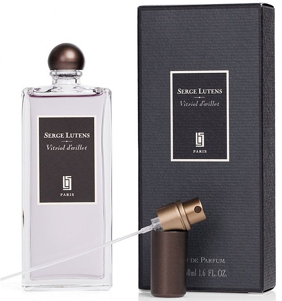 Serge Lutens Vitriol DOeillet Парфюмерная вода, 50 мл964221 Serge Lutens Vitriol DOeillet Парфюмерная вода, 50 мл964221Когда приходит холодная промозглая осень и унылые дожди наводят скуку, вам на помощь спешит универсальный ароматный шедевр. Этот восточно-пряный эликсир, вышедший в продажу не так давно, в 2011 году, разогревает кровь, когда она вновь быстрее бежит по венам, и позволяет вновь ощутить жажду жизни.Смелая, но удивительно элегантная и изысканная, композиция открывается обманчивой пряной мягкостью мускатного ореха, терпкостью гвоздичных аккордов, и вдруг, вот оно! Жгучая смесь розового, черного и обжигающего стручкового перцев, подобно глотку крепкого коньяка, пробуждает от сплина и уныния. Затем буря постепенно стихает, убаюканная цветочной нежностью желтофиоли, хрупкой белой лилии и мягкой сладостью иланг-иланга. Такой парфюм покоряет раз и навсегда!