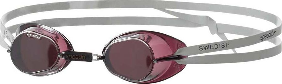 Очки для плавания Speedo Mirror, цвет: черный, серебряный8-706062150 Очки для плавания Speedo Mirror, цвет: черный, серебряный8-706062150Плавательные очки Speedo Swedish Mirror. Технологичная модель с жесткой оправой разработана на основе очков Malmsten Swedish. Сборный комплект состоит из двойного ремешка и линз с зеркальным покрытием и защитой от ультрафиолетовых лучей. Antifo покрытие обеспечивает отличную видимость. Материал линз: PC. Материал ремешка: латекс.