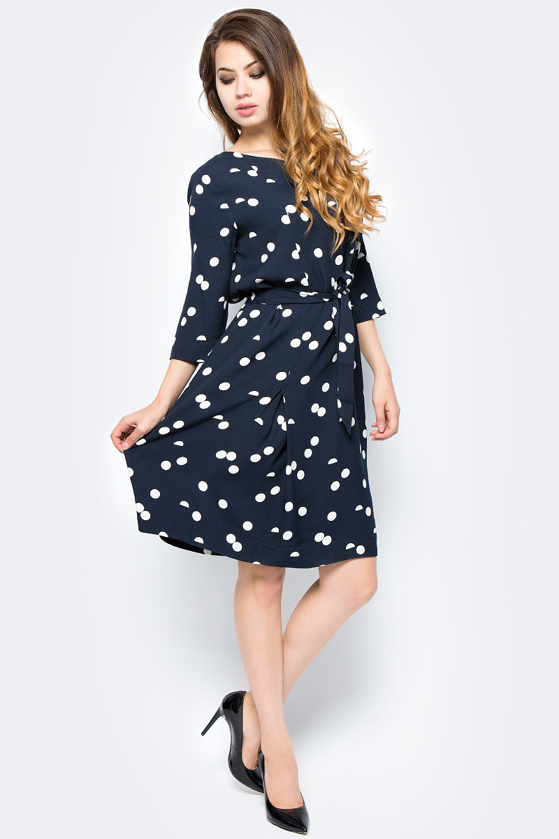 Платье Selected Femme, цвет: синий. 16053623. Размер 38 (44)16053623_Dark Sapphire Платье Selected Femme, цвет: синий. 16053623. Размер 38 (44)16053623_Dark SapphireСтильное платье Selected Femme выполнено из 100% вискозы, подкладка из 100% полиэстера. Модель с короткими рукавами и V-образным вырезом горловины. Модель дополнена съемным поясом.