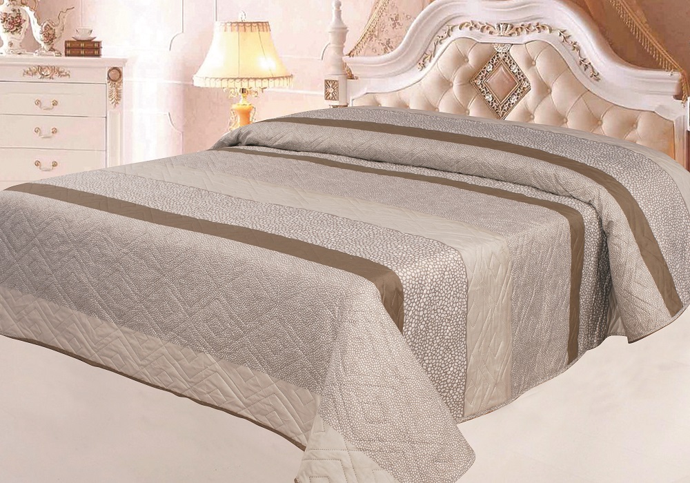 Покрывало стеганое Soft Line, 240 х 260 см. 1202512025 Покрывало стеганое Soft Line, 240 х 260 см. 1202512025Роскошное покрывало Soft Line, выполненное из высококачественной микрофибры, оформлено фигурной стежкой. Покрывало является неотъемлемым атрибутом дома, где царит уют и тепло. Яркое покрывало Soft Line гармонично впишется в интерьер вашего дома и создаст атмосферу уюта и комфорта. Стеганое покрывало Soft Line - это такой подарок, который будет всегда актуален, особенно для ваших родных и близких, ведь вы дарите им частичку своего тепла.