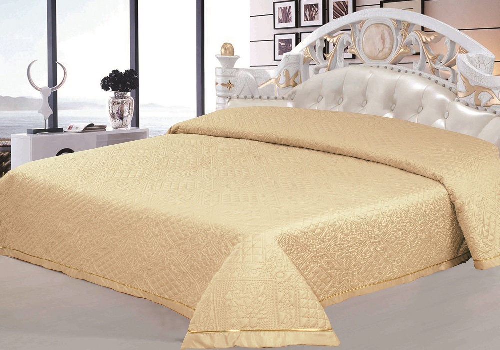 Покрывало стеганое Soft Line, 240 х 260 см. 1204412044 Покрывало стеганое Soft Line, 240 х 260 см. 1204412044Роскошное покрывало Soft Line, выполненное из высококачественной микрофибры, оформлено фигурной стежкой. Покрывало является неотъемлемым атрибутом дома, где царит уют и тепло. Яркое покрывало Soft Line гармонично впишется в интерьер вашего дома и создаст атмосферу уюта и комфорта. Стеганое покрывало Soft Line - это такой подарок, который будет всегда актуален, особенно для ваших родных и близких, ведь вы дарите им частичку своего тепла.