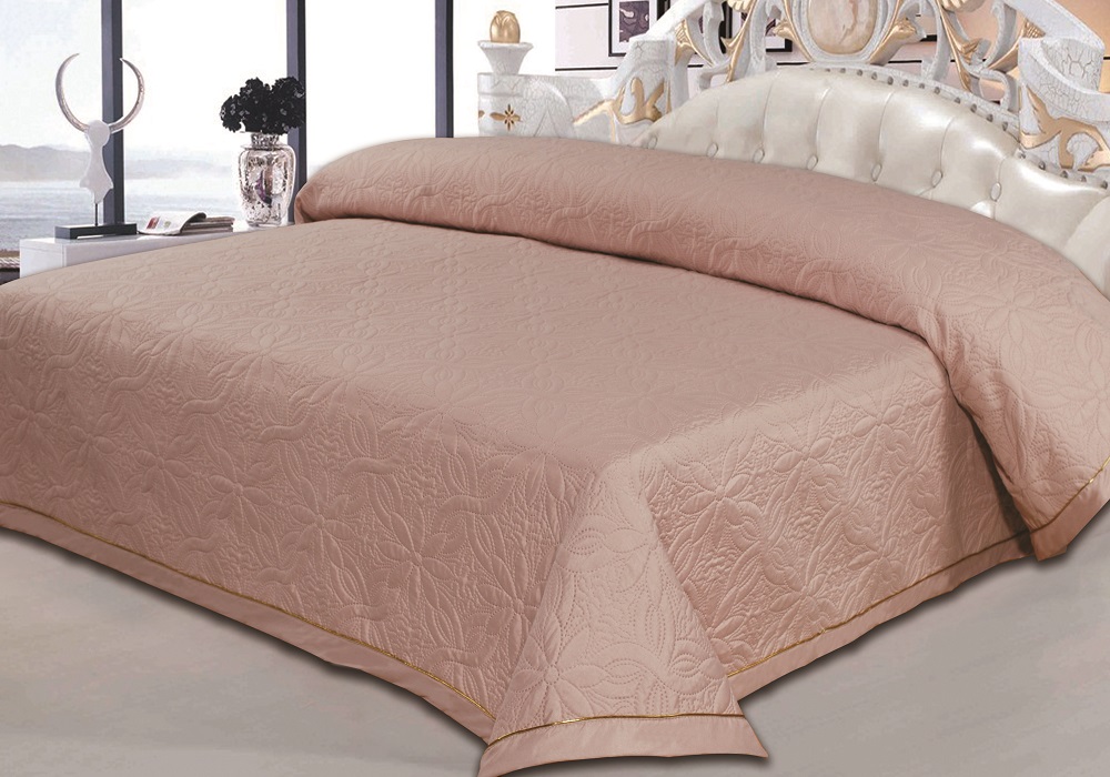 Покрывало стеганое Soft Line, 260 х 260 см. 1205712057 Покрывало стеганое Soft Line, 260 х 260 см. 1205712057Роскошное покрывало Soft Line, выполненное из высококачественной микрофибры, оформлено фигурной стежкой. Покрывало является неотъемлемым атрибутом дома, где царит уют и тепло. Яркое покрывало Soft Line гармонично впишется в интерьер вашего дома и создаст атмосферу уюта и комфорта. Стеганое покрывало Soft Line - это такой подарок, который будет всегда актуален, особенно для ваших родных и близких, ведь вы дарите им частичку своего тепла.