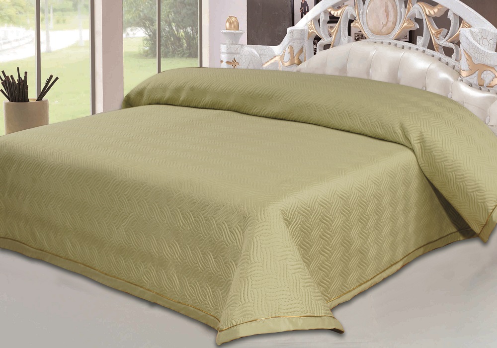 Покрывало стеганое Soft Line, 220 х 240 см. 1206112061 Покрывало стеганое Soft Line, 220 х 240 см. 1206112061Роскошное покрывало Soft Line, выполненное из высококачественной микрофибры, оформлено фигурной стежкой. Покрывало является неотъемлемым атрибутом дома, где царит уют и тепло. Яркое покрывало Soft Line гармонично впишется в интерьер вашего дома и создаст атмосферу уюта и комфорта. Стеганое покрывало Soft Line - это такой подарок, который будет всегда актуален, особенно для ваших родных и близких, ведь вы дарите им частичку своего тепла.