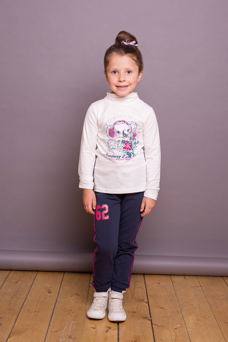 Водолазка для девочки Sweet Berry, цвет: слоновая кость. 734072. Размер 104734072 Водолазка для девочки Sweet Berry, цвет: слоновая кость. 734072. Размер 104734072Хлопковая водолазка для девочки от Sweet Berry, декорированная оригинальным принтом, выполнена из трикотажного полотна. Модель с длинными рукавами и воротником-гольф. Воротник оформлен эластичной сборкой.