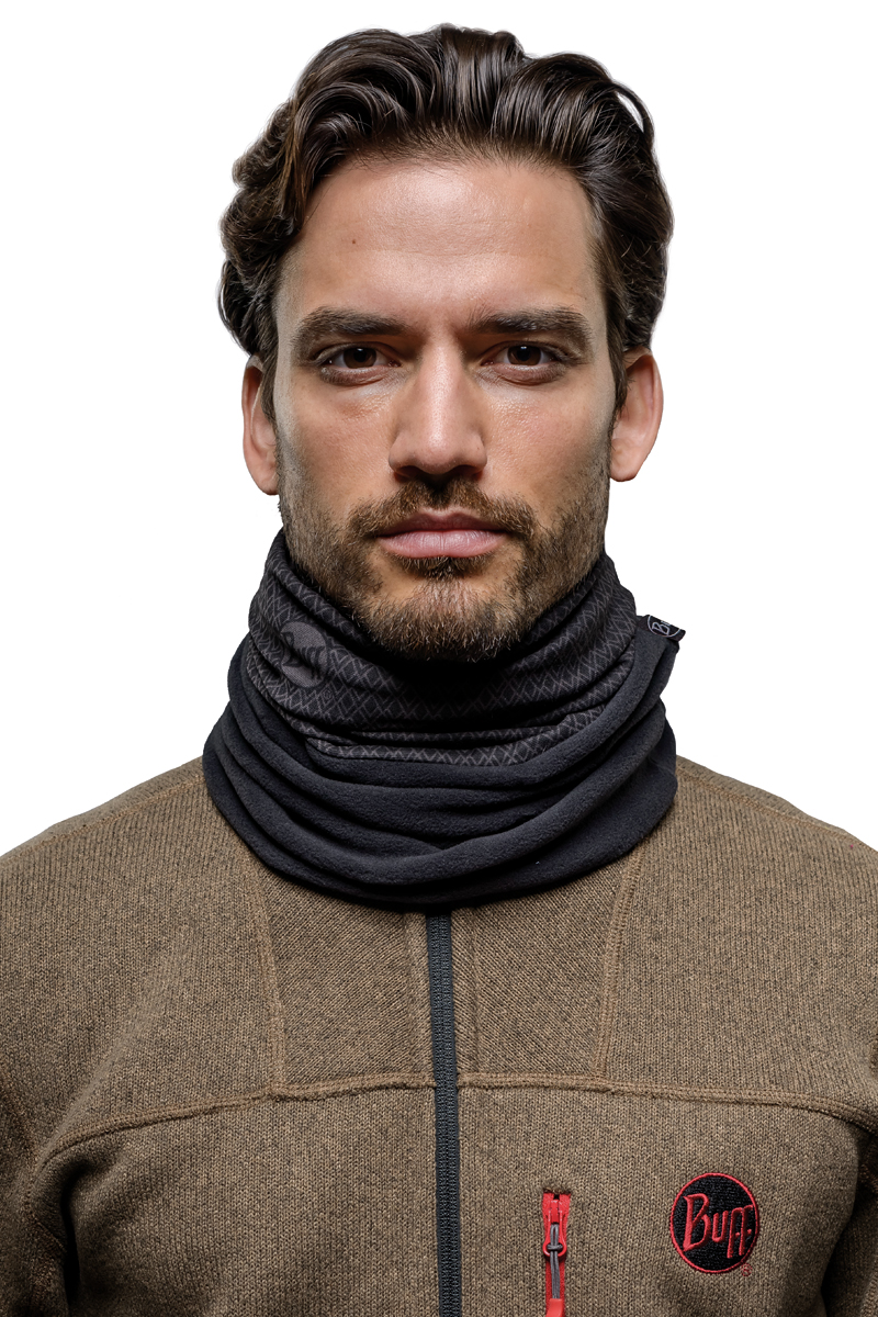 Бандана Buff Polar, цвет: черный. 113098.999.10.00. Размер универсальный113098.999.10.00 Бандана Buff Polar, цвет: черный. 113098.999.10.00. Размер универсальный113098.999.10.00Теплая бандана-шарф Buff Polar - это бандана-труба из серии Original Buff, пришитая к цилиндру из Polartec Classic Fleece 100. В холодную погоду Polar Buff поддерживает нормальную температуру тела и предотвращает потерю тепла, благодаря комбинации микрофибры и Polartec. Благодаря своей универсальности, функциональности и практичности Polar Buff завоевал огромную популярность среди людей, ее можно использовать как шапку, шарф, бандану на лицо и уши, балаклаву, маску. Неотъемлемая часть зимней одежды, подходит для любой активности в холодное время года.