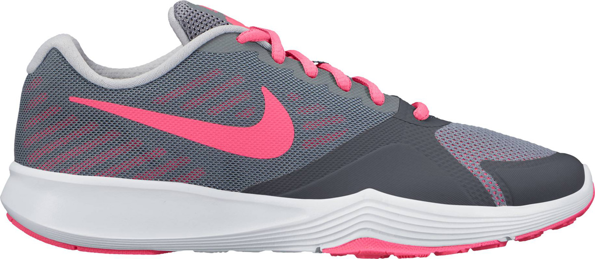 Кроссовки женские Nike City Trainer Shoe, цвет: серый, розовый. 909013-003. Размер 7,5 (38)909013-003 Кроссовки женские Nike City Trainer Shoe, цвет: серый, розовый. 909013-003. Размер 7,5 (38)909013-003Стильные женские кроссовки Nike, выполненные из текстиля и пластика, дополнены фирменной нашивкой на язычке. Шнуровка на подъеме надежно зафиксирует обувь на ноге. Внутренняя поверхность и стелька выполнены из текстиля, комфортны при движении. Эти кроссовки созданы с непревзойденной функциональностью в движении. Они идеально подходят для циклических и интенсивных кардиотренировок. Верх из однослойной сетки для воздухопроницаемости без утяжеления. Подошва обеспечивает легкость, амортизацию, гибкость и стабилизацию. Резиновые накладки в ключевых зонах обеспечивают прочность и сцепление при движении в любом направлении. Удобная стелька создает дополнительную амортизацию. Эластичные желобки в передней части стопы для повышенной гибкости в области носка. Подошва с рифлением обеспечивает отличное сцепление на любой поверхности. Мягкие и удобные, кроссовки превосходно подчеркнут ваш спортивный образ и подарят комфорт.