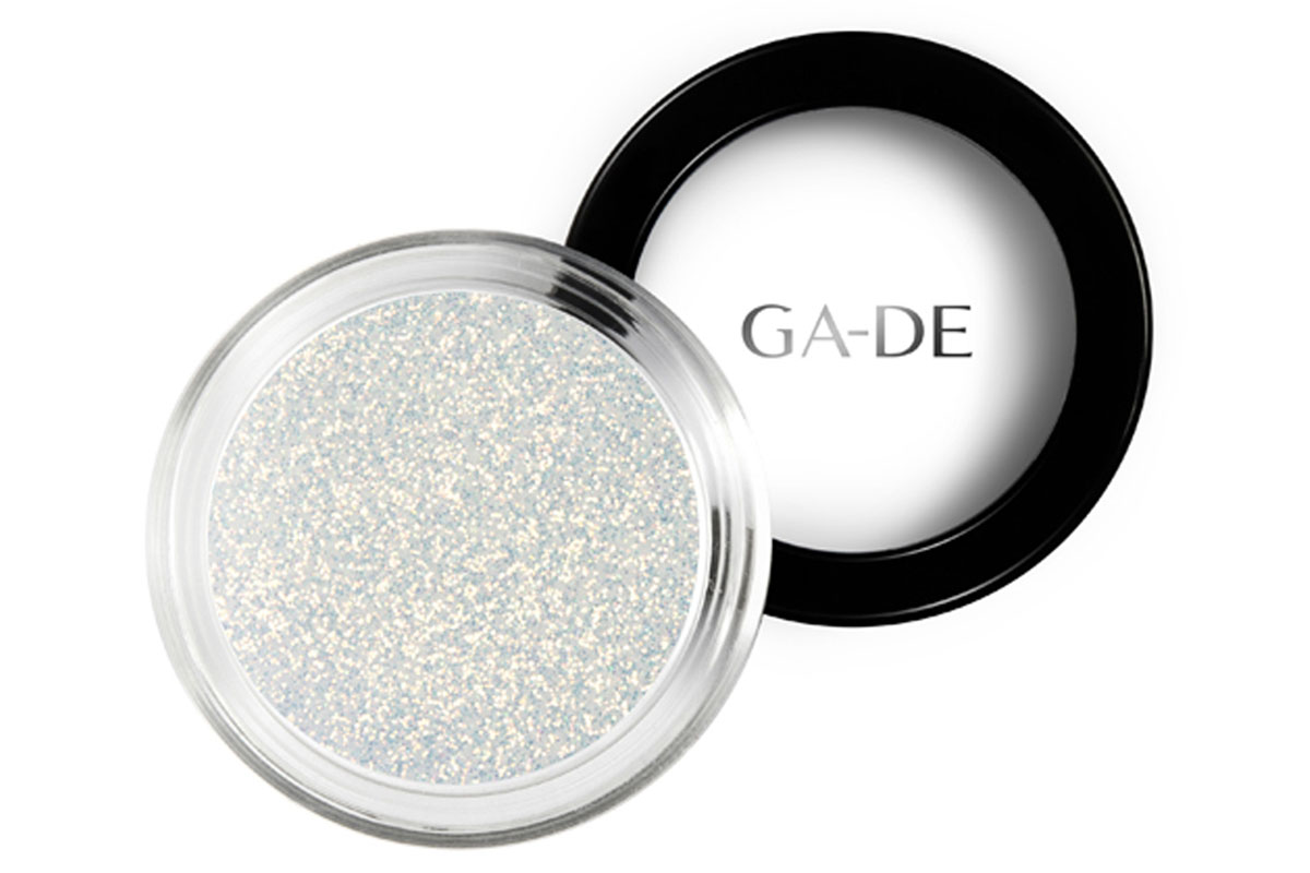 GA-DE Универсальный блеск Stardust №02 Stellar White, 4 г134200002 GA-DE Универсальный блеск Stardust №02 Stellar White, 4 г134200002GA-DE Stardust - это инновационный косметический глиттер, сверкающие частицы которого отражают свет, создавая восхитительный многомерный эффект. Блестки можно использовать как по отдельности, так и смешивая оттенки друг с другом, для создания своего собственного уникального сочетания и несравненного эффекта звездного свечения.
