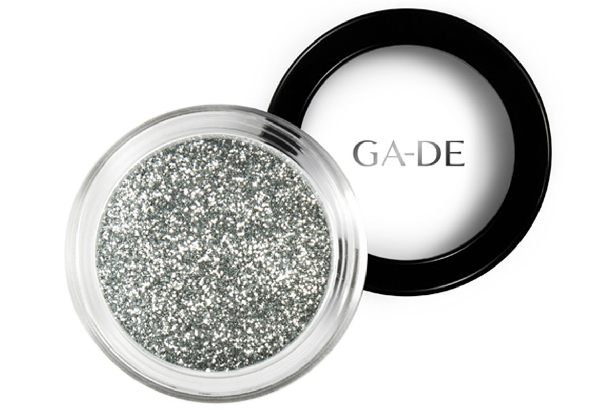 GA-DE Универсальный блеск Stardust №05 Bright Silver, 4 г134200005 GA-DE Универсальный блеск Stardust №05 Bright Silver, 4 г134200005GA-DE Stardust - это инновационный косметический глиттер, сверкающие частицы которого отражают свет, создавая восхитительный многомерный эффект. Блестки можно использовать как по отдельности, так и смешивая оттенки друг с другом, для создания своего собственного уникального сочетания и несравненного эффекта звездного свечения.