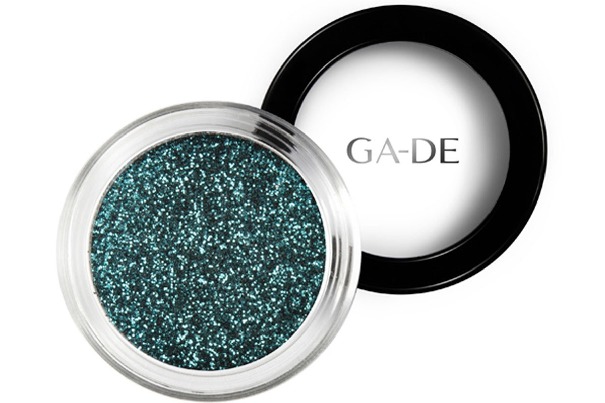 GA-DE Универсальный блеск Stardust №06 Star Blue, 4 гр134200006 GA-DE Универсальный блеск Stardust №06 Star Blue, 4 гр134200006GA-DE Stardust - это инновационный косметический глиттер, сверкающие частицы которого отражают свет, создавая восхитительный многомерный эффект. Блестки можно использовать как по отдельности, так и смешивая оттенки друг с другом, для создания своего собственного уникального сочетания и несравненного эффекта звездного свечения.