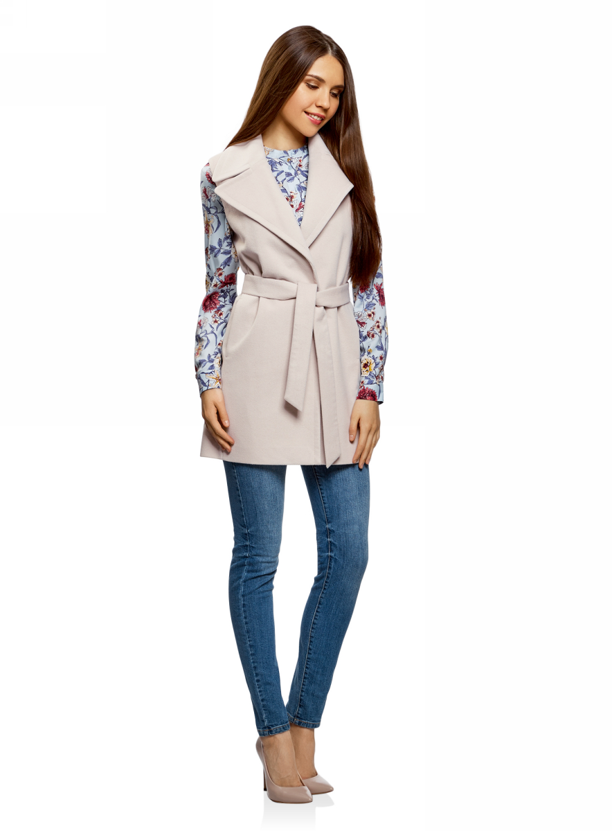 Жилет женский oodji Collection, цвет: серый. 22305003-1/45749/2000N. Размер 42 (48-170)22305003-1/45749/2000N Жилет женский oodji Collection, цвет: серый. 22305003-1/45749/2000N. Размер 42 (48-170)22305003-1/45749/2000NЭлегантный удлиненный жилет приталенного кроя с поясом. По крою жилет похож на классический удлиненный жакет с объемными лацканами, только без рукавов. Жилет отлично сидит на фигуре, визуально формируя силуэт. Эффектный жилет идеально подойдет для создания стильных деловых образов. В таком жилете можно пойти на работу, деловой ужин, официальную встречу. Он завершит ваш наряд в прохладную погоду. Это прекрасная замена надоевшему жакету или тренчу. Жилет красиво смотрится с классическими прямыми или зауженными брюками со стрелками и обувью на высоком каблуке. Под жилет можно надеть блузку, рубашку или любое тонкое трикотажное изделие с длинным рукавом. Изысканный и стильный жилет поможет вам разнообразить ежедневный гардероб.