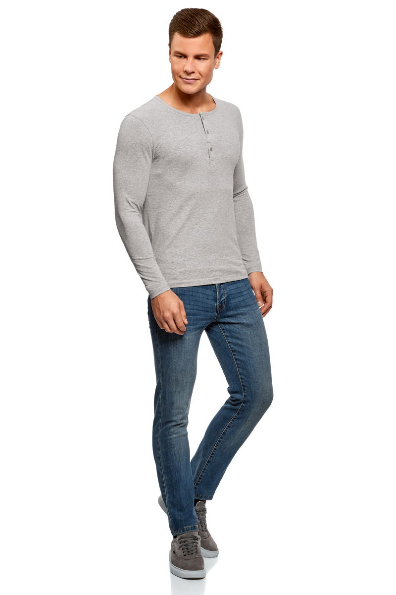 Лонгслив мужской oodji Basic, цвет: серый меланж. 5B515005M/47885N/2300M. Размер XXL (58/60)5B515005M/47885N/2300M Лонгслив мужской oodji Basic, цвет: серый меланж. 5B515005M/47885N/2300M. Размер XXL (58/60)5B515005M/47885N/2300MХлопковый лонгслив-хенли от oodji с застежкой на 3 пуговицы. Вырез окантован трикотажной тесьмой, застежка на планке укреплена фигурной прострочкой. Качественный хлопковый трикотаж приятен на ощупь, хорошо пропускает воздух и поглощает влагу, создавая комфортные условия для тела. Прямой крой не стесняет движений, футболка отлично смотрится на любой фигуре, делая ее более подтянутой. Традиционный лонгслив-хенли станет удачным пополнением вашего гардероба. Он наиболее выигрышно смотрится с неклассическими брюками и прекрасно сочетается с кардиганами и кофтами, создавая подчеркнуто неформальный наряд. К таким комплектам можно подобрать мокасины, монки, текстильные туфли. При этом расстегнутые пуговицы и закатанные или собранные у локтя рукава придадут вам подчеркнутую небрежность. В качестве самостоятельного предмета одежды хенли можно носить с джинсами, легкими брюками из хлопка и льна, шортами. В этом случае будут уместны кроссовки, топсайдеры, туфли без задника. А сумка-дафл или рюкзак дополнит непринужденный образ. Комфортный лонгслив-хенли – стильная штучка в вашем гардеробе!