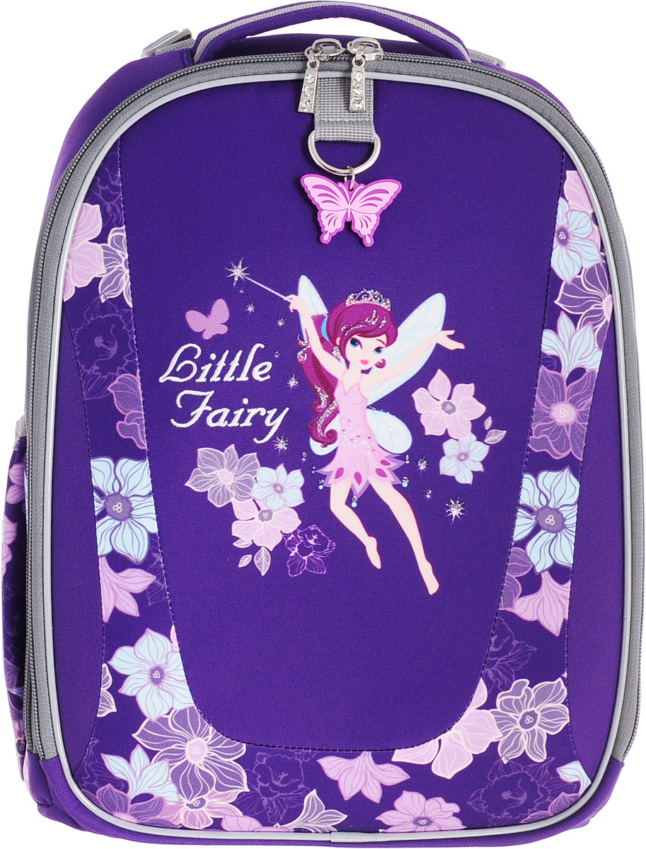 Erich Krause Ранец школьный Little Fairy Multi Pack Mini42360 Erich Krause Ранец школьный Little Fairy Multi Pack Mini42360Школьный ранец Erich Krause произведен из современных водоотталкивающих и легко моющихся материалов, что делает уход за ним предельно простым.Эргономичная конструкция спинки ранца снижает давление и оптимально распределяет нагрузку на позвоночник. Конструкция изделия помогает формированию правильной осанки ребенка. Специальный сетчатый материал с эргономичными мягкими подушечками на задней стенке ранца обеспечивает идеальную вентиляцию для спины.Усиленная конструкция дна и боковых стенок надежно защищает наполнение ранца от механических повреждений.Мягкие анатомические лямки скругленной формы позволяют легко и быстро отрегулировать ранец в соответствии с ростом ребенка.Ранец оснащен светоотражающими элементами, обеспечивающими безопасность ребенка в темное время суток.Специальная конструкция плавающих отделений позволяет оптимально использовать внутреннее пространство ранца.Оптимально подобранный размер ранца позволяет свободно разместить в основном отделении необходимый школьнику набор тетрадей, учебников, а также папку для труда или рисования различных форматов, включая А4.Ранец имеет два отделения, внутри которых находятся: открытый карман-сетка, органайзер, кармашек для сотового телефона, отделения для канцелярских принадлежностей и мягкие разделители для тетрадей или учебников на резинке. По бокам изделия расположены два открытых кармана. Прочное дно с пластиковыми ножками обеспечивает ранцу устойчивость и защиту от загрязнений.