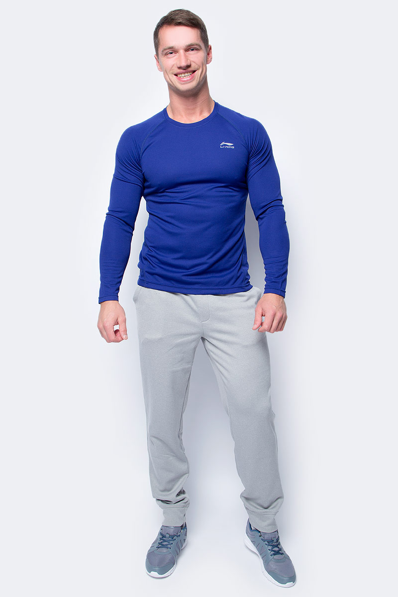 Лонгслив мужской Li-Ning, цвет: синий. 881405861AV_368. Размер L (52)881405861AV_368 Лонгслив мужской Li-Ning, цвет: синий. 881405861AV_368. Размер L (52)881405861AV_368Спортивный мужской лонгслив выполнен из 100% полиэстера. Модель с круглым вырезом горловины и длинными рукавами-реглан.
