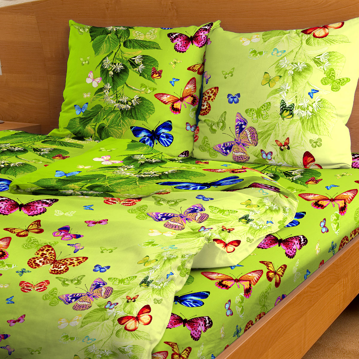 Комплект постельного белья Letto Традиция, 1,5 спальный, наволочки 70 x 70 см, цвет: зеленый. B151-3B151-3 Комплект постельного белья Letto Традиция, 1,5 спальный, наволочки 70 x 70 см, цвет: зеленый. B151-3B151-3Серия Letto Традиция выполнена из классической российской бязи, привычной для большинства российских покупательниц. Ткань плотная (125гр/м), используются современные устойчивые красители и в том числе технология с эффектом 3д. Традиционная российская бязь выгодно отличается от импортных аналогов по цене, при том, что сама ткань и толще, меньше сминается и служит намного дольше. Рекомендуется перед первым использованием постирать, но не пересушивать. Применение кондиционера при стирке сделает такое постельное белье мягче и комфортней. Пододеяльник на молнии. Обращаем внимание, что расцветка наволочек может отличаться от представленной на фото.