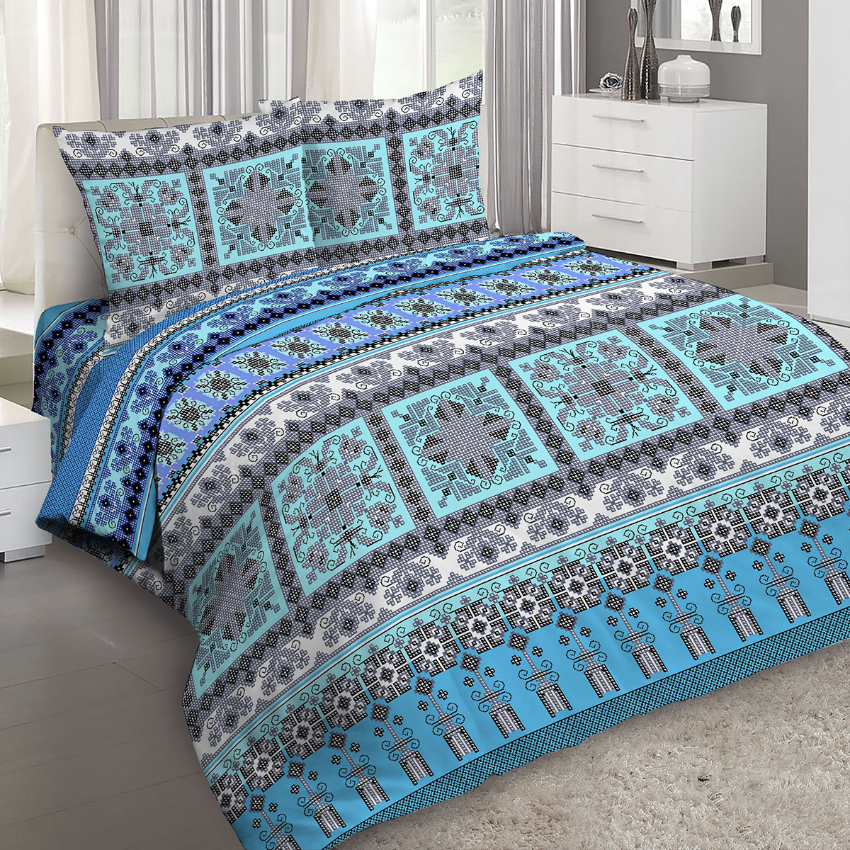 Комплект постельного белья Letto Традиция, 2-х спальный, наволочки 70 x 70 см, цвет: синий. B199-4B199-4 Комплект постельного белья Letto Традиция, 2-х спальный, наволочки 70 x 70 см, цвет: синий. B199-4B199-4Серия Letto Традиция выполнена из классической российской бязи, привычной для большинства российских покупательниц. Ткань плотная (125гр/м), используются современные устойчивые красители и в том числе технология с эффектом 3д. Традиционная российская бязь выгодно отличается от импортных аналогов по цене, при том, что сама ткань и толще, меньше сминается и служит намного дольше. Рекомендуется перед первым использованием постирать, но не пересушивать. Применение кондиционера при стирке сделает такое постельное белье мягче и комфортней. Пододеяльник на молнии. Обращаем внимание, что расцветка наволочек может отличаться от представленной на фото.