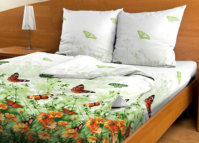 Комплект белья Letto Традиция, евро, наволочки 70x70. B95-6B95-6 Комплект белья Letto Традиция, евро, наволочки 70x70. B95-6B95-6Комплект белья Letto Традиция выполнен из классической российской бязи, привычной для большинства российских покупательниц. Ткань плотная (125 г/м), используются современные устойчивые красители и в том числе технология с эффектом 3D. Традиционная российская бязь выгодно отличается от импортных аналогов по цене, при том, что сама ткань толще, меньше сминается и служит намного дольше. Пододеяльник на молнии. Рекомендуется перед первым использованием постирать, но не пересушивать. Применение кондиционера при стирке сделает такое постельное белье мягче и комфортней. Обращаем внимание, что расцветка наволочек может отличаться от представленной на фото.