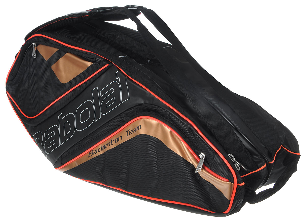 Чехол Babolat Team Line на 8 бадминтонных ракеток, цвет: черный, коричневый751137 Чехол Babolat Team Line на 8 бадминтонных ракеток, цвет: черный, коричневый751137Теннисный чехол Babolat Team Lineпредназачен для восьми теннисных ракеток для тех спортсменов, которым нужен качественный чехол оптимального размера и надежной защитой всего содержимого. Разработан специально для игроков высокого уровня, эта сумка имеет новую структуру и материалы с большим количеством различных функций, собранных в свежем и инновационном внешнем виде. Сумка включает в себя два основных отделения, которые могут вместить до восьми ракеток. Четыре внешних кармана на молнии с обеих сторон полезны для хранения личных вещей и аксессуаров для ракетки. Съемные и регулируемые плечевые ремни для ношения на спине как рюкзак. Функциональная и удобная ручка для переноски в руке. Этот чехол специально создан для соревнующихся игроков, но также он подходит игрокам любых уровней благодаря своим многочисленным функциям.Размеры: 76 х 35 х 30 см.