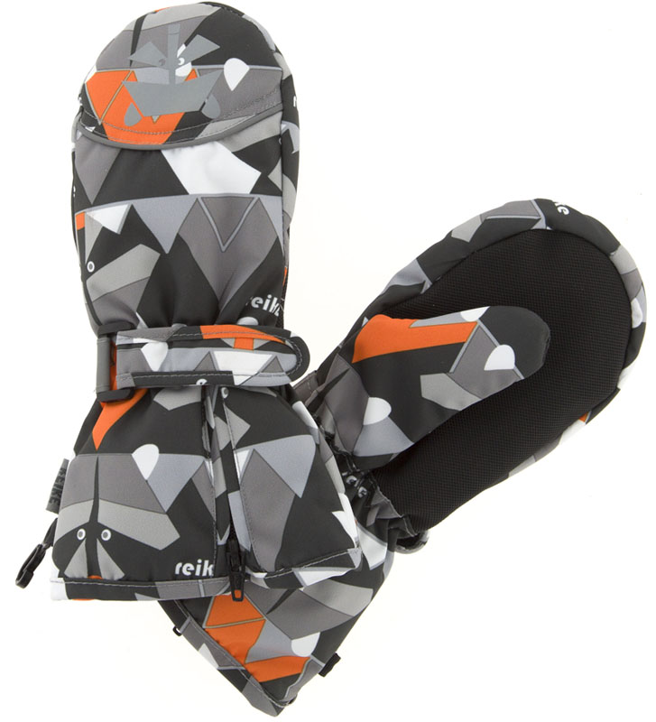 Варежки для мальчика Reike Енот, цвет: черный. RW18_RCN1 black. Размер 3RW18_RCN1 black Варежки для мальчика Reike Енот, цвет: черный. RW18_RCN1 black. Размер 3RW18_RCN1 blackВарежки Reike Енот выполнены из ветрозащитной, водонепроницаемой и дышащей мембранной ткани на флисовой подкладке. Запястья дополнены резинкой, регулируемой липучкой и молнией для облегчения надевания. Ладони дополнительно усилены. Тыльная сторона варежек оформлена принтом в стиле коллекции и светоотражающими деталями.
