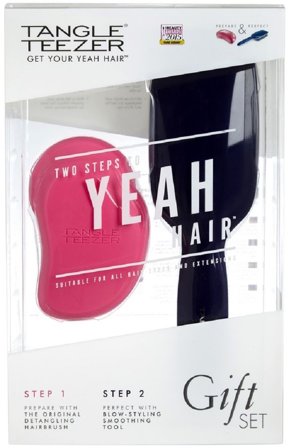 Tangle Teezer Подарочный набор Original Prepare & Perfect2074 Tangle Teezer Подарочный набор Original Prepare & Perfect2074Набор культовых расчесок родом из Великобритании Tangle Teezer для создания безупречной укладки. Два простых шага к идеальным волосам. Эргономичная форма Tangle Teezer The Original позволяет легко расчесывать как сухие, так и влажные волосы. Благодаря уникальному строению зубчиков расческа мягко скользит по волосам, не повреждая и не травмируя их. С помощью расчески Tangle Teezer Blow-Styling Smoothing Tool можно быстро и без вреда для волос выпрямить волосы с феном. Под воздействием горячего воздуха зубчики забирают влагу из волос и быстро высыхают сами. Волосы становятся блестящими и гладкими, как при салонной укладке.