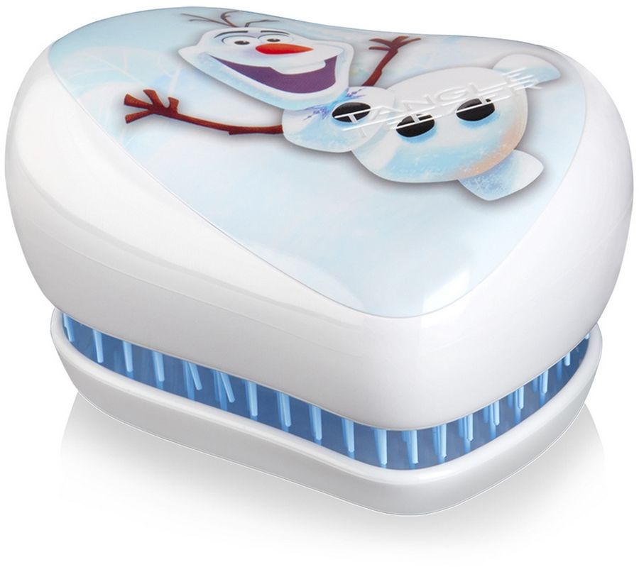 Tangle Teezer Расческа Compact Styler Disney Olaf2101 Tangle Teezer Расческа Compact Styler Disney Olaf2101Расческа Tangle Teezer Compact Styler Disney Olaf создана в коллаборации с легендарной студией Disney. Расческа украшена изображением снеговика Олафа из «Холодного сердца» для преданных поклонников знаменитого мультфильма. Благодаря компактной форме эта расческа поместится в любую сумочку, а плотно прилегающая крышка защитит расческу от пыли и повреждений. Эргономичная форма позволяет легко расчесывать как сухие, так и влажные волосы. Благодаря уникальному строению зубчиков, расческа мягко скользит по волосам, не повреждая и не травмируя их. После использования расчески волосы приобретают здоровый вид и блеск, становясь гладкими и шелковистыми.